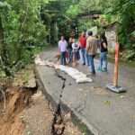 Gobierno municipal inicia intervención urgente para salvar vía de acceso a la vereda el Carmen